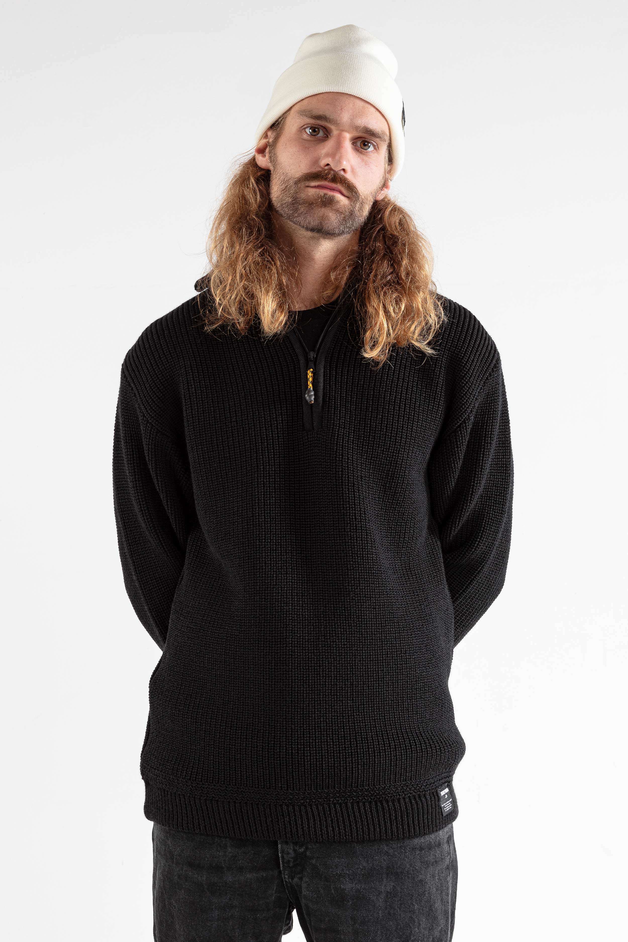 JECKYBENG-The-MERINO-TROYER-01 deep black